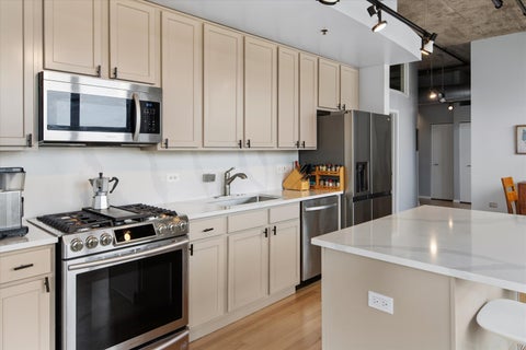 Tiny photo for 933 W Van Buren Street #801, Chicago, IL 60607 (MLS # 12759471)