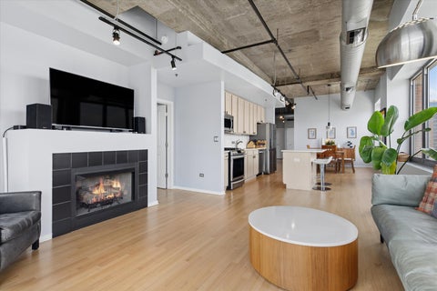 Tiny photo for 933 W Van Buren Street #801, Chicago, IL 60607 (MLS # 12759471)