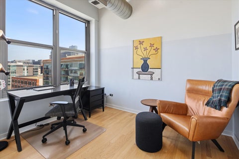 Tiny photo for 933 W Van Buren Street #801, Chicago, IL 60607 (MLS # 12759471)