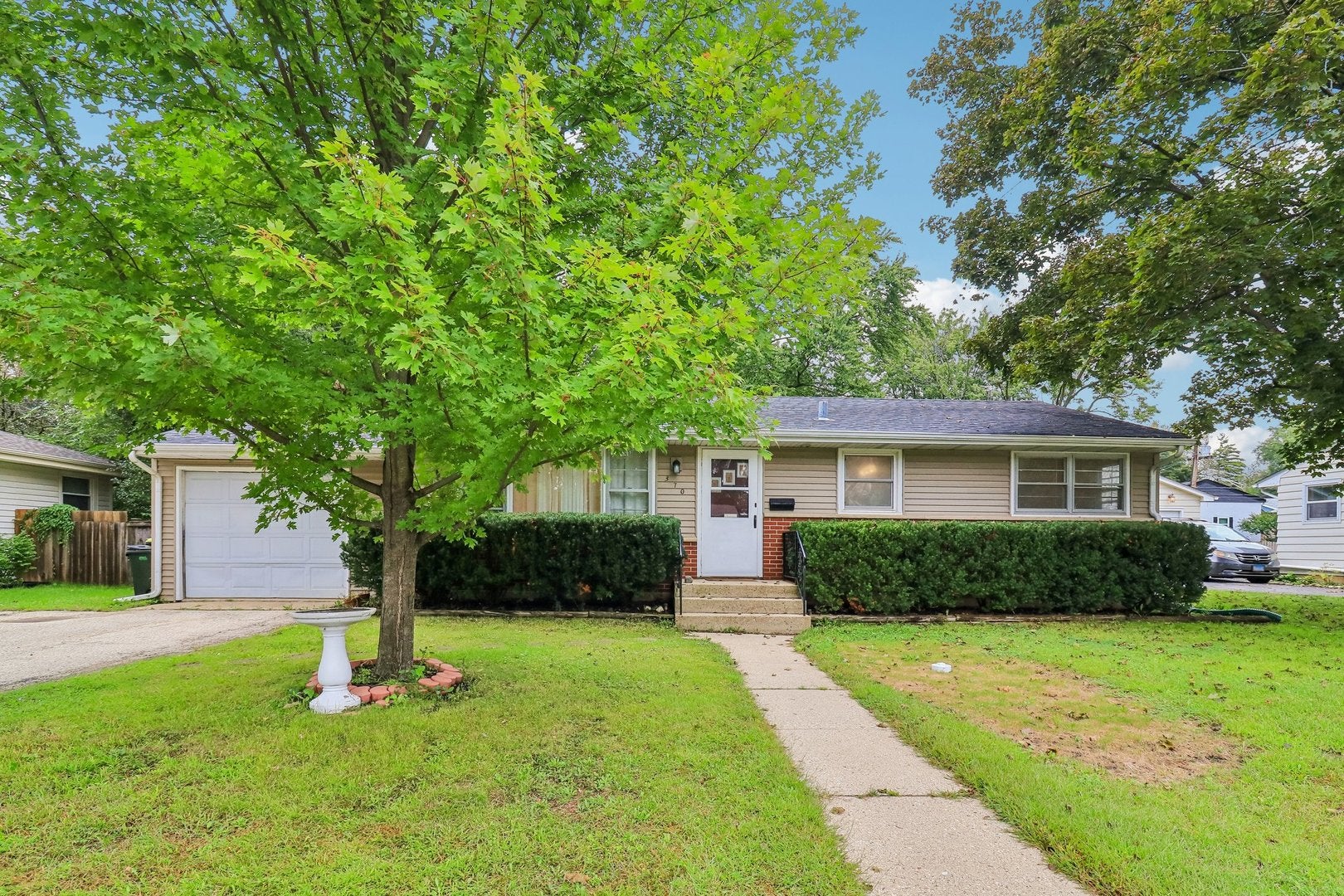 370 W Margaret Terrace