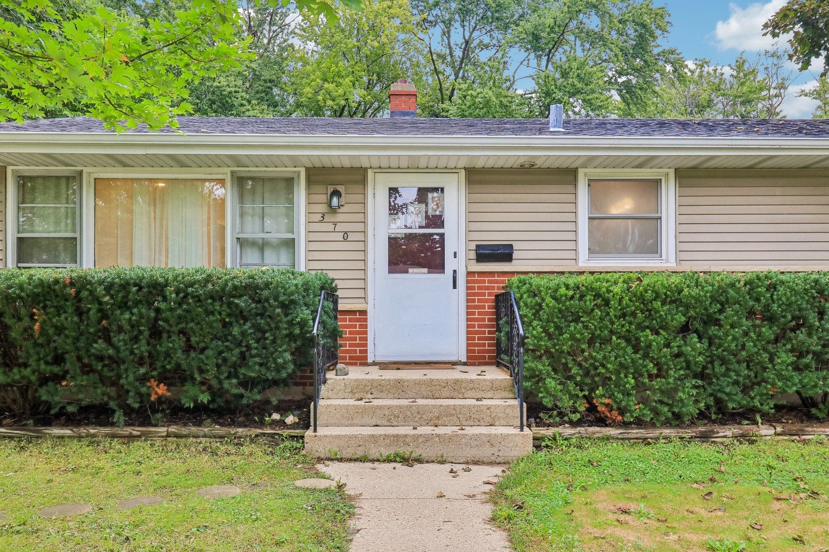 370 W Margaret Terrace