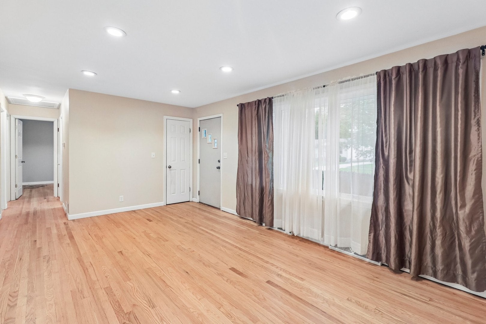 370 W Margaret Terrace