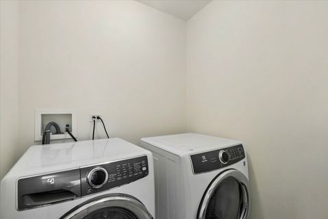 Tiny photo for 1210 Park View Drive, Antioch, IL 60002 (MLS # 12587458)