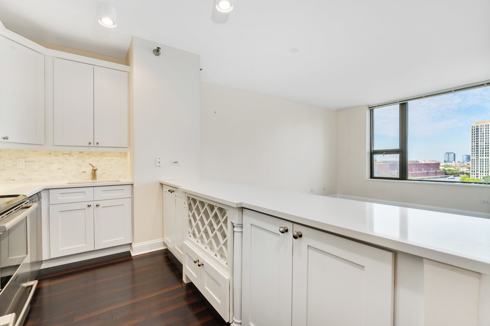 501 N Clinton Street 901