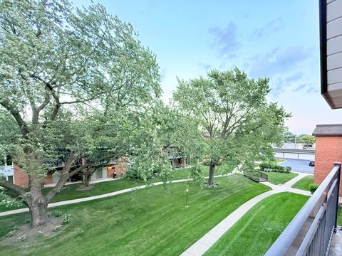 Tiny photo for 4250 Saratoga Avenue #L305, Downers Grove, IL 60515 (MLS # 12536295)