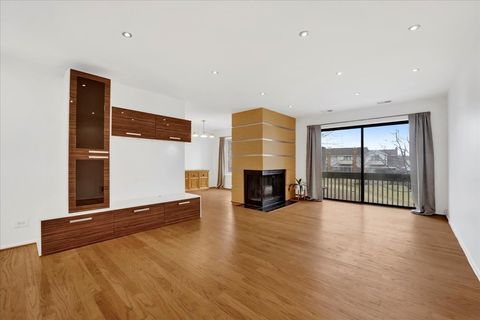 Tiny photo for 3085 PHEASANT CREEK Drive #212, Northbrook, IL 60062 (MLS # 12574700)