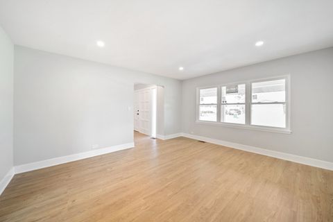 Tiny photo for 99 Essex Road, Elk Grove Village, IL 60007 (MLS # 12569046)