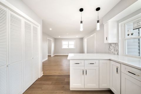 Tiny photo for 99 Essex Road, Elk Grove Village, IL 60007 (MLS # 12569046)