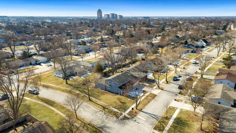 Tiny photo for 99 Essex Road, Elk Grove Village, IL 60007 (MLS # 12569046)