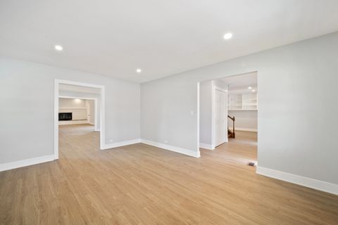 Tiny photo for 99 Essex Road, Elk Grove Village, IL 60007 (MLS # 12569046)