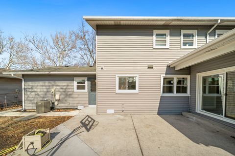 Tiny photo for 99 Essex Road, Elk Grove Village, IL 60007 (MLS # 12569046)