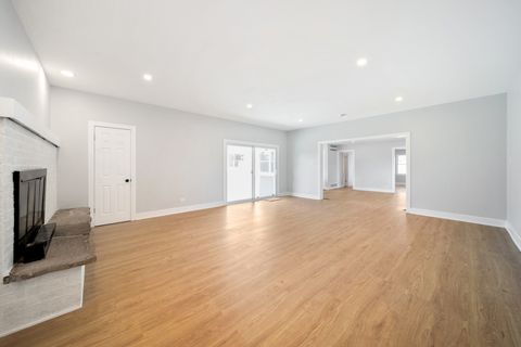 Tiny photo for 99 Essex Road, Elk Grove Village, IL 60007 (MLS # 12569046)