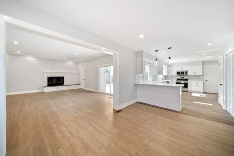 Tiny photo for 99 Essex Road, Elk Grove Village, IL 60007 (MLS # 12569046)