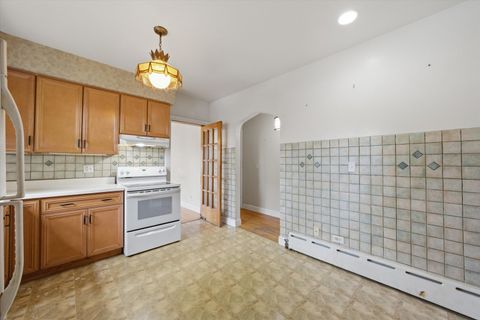 Tiny photo for 3100 Clinton Avenue, Berwyn, IL 60402 (MLS # 12637942)