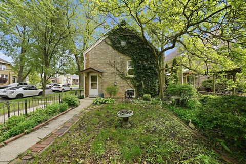 Tiny photo for 3100 Clinton Avenue, Berwyn, IL 60402 (MLS # 12637942)