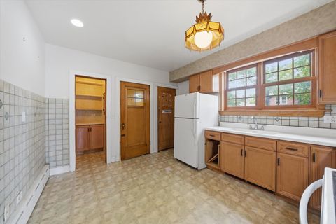 Tiny photo for 3100 Clinton Avenue, Berwyn, IL 60402 (MLS # 12637942)