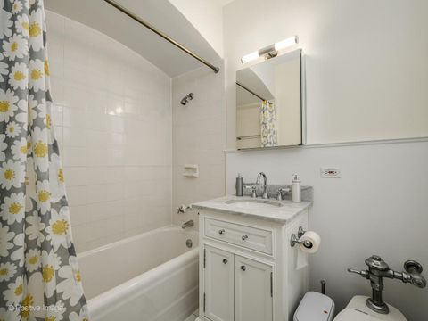 Tiny photo for 73 E Elm Street #4B, Chicago, IL 60611 (MLS # 12605038)