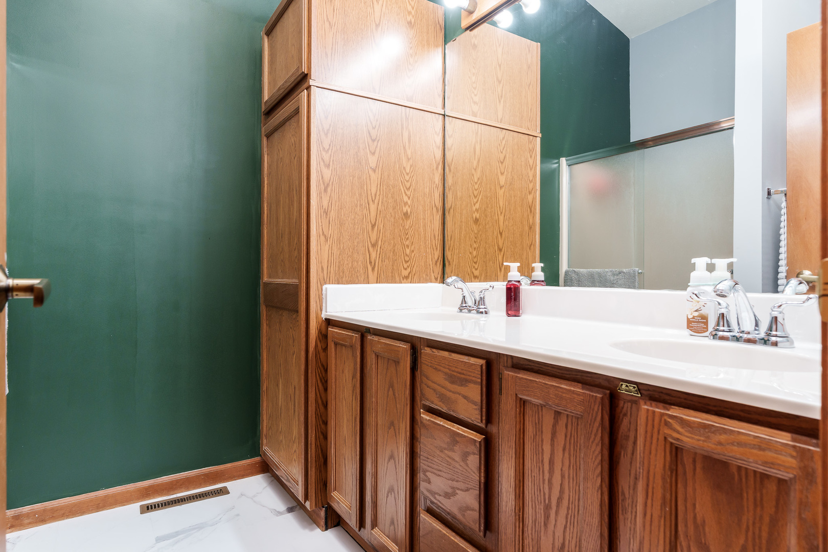 Loves Park, Illinois 61111, United States, 3 Bedrooms Bedrooms, ,3 BathroomsBathrooms,Residential,Pending,228513