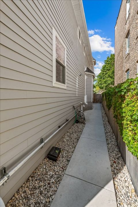 Tiny photo for 1531 W Granville Avenue, Chicago, IL 60660 (MLS # 12567518)