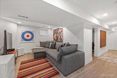 Tiny photo for 1531 W Granville Avenue, Chicago, IL 60660 (MLS # 12567518)