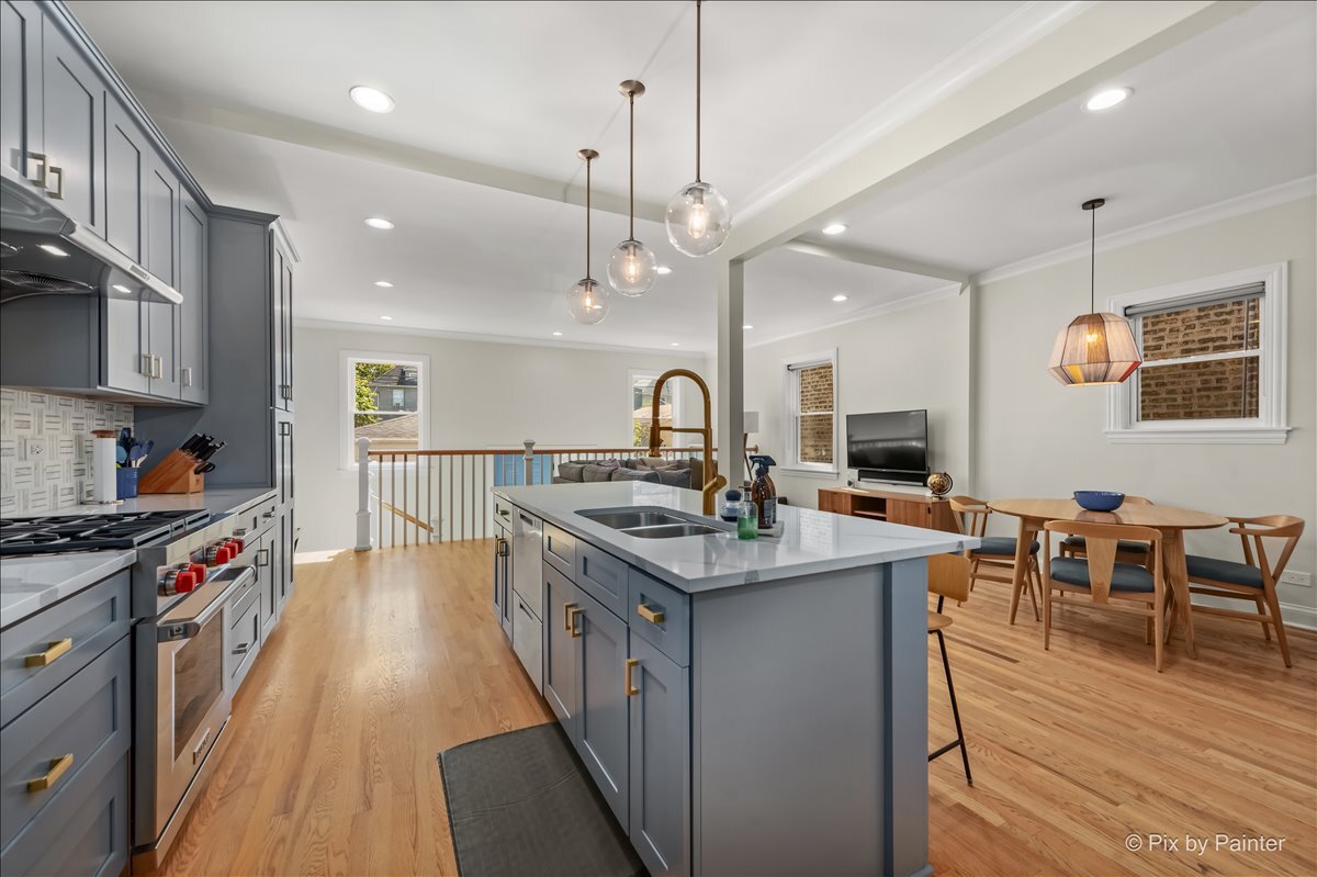 1531 W Granville Avenue