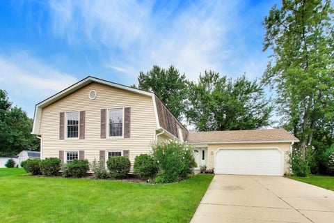 Photo of 4500 Sundance Court, Hoffman Estates, IL 60192 (MLS # 12730901)