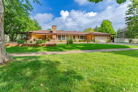 Photo of 711 E Greenview Road, Itasca, IL 60143 (MLS # 12539039)