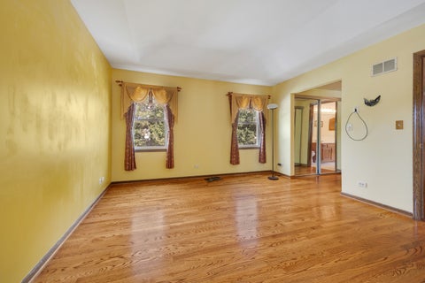 Tiny photo for 565 Rutgers Lane, Elk Grove Village, IL 60007 (MLS # 12750966)