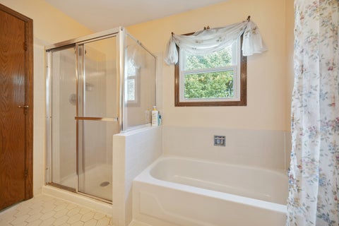 Tiny photo for 565 Rutgers Lane, Elk Grove Village, IL 60007 (MLS # 12750966)