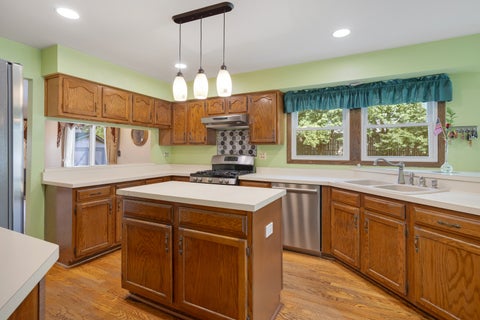 Tiny photo for 565 Rutgers Lane, Elk Grove Village, IL 60007 (MLS # 12750966)