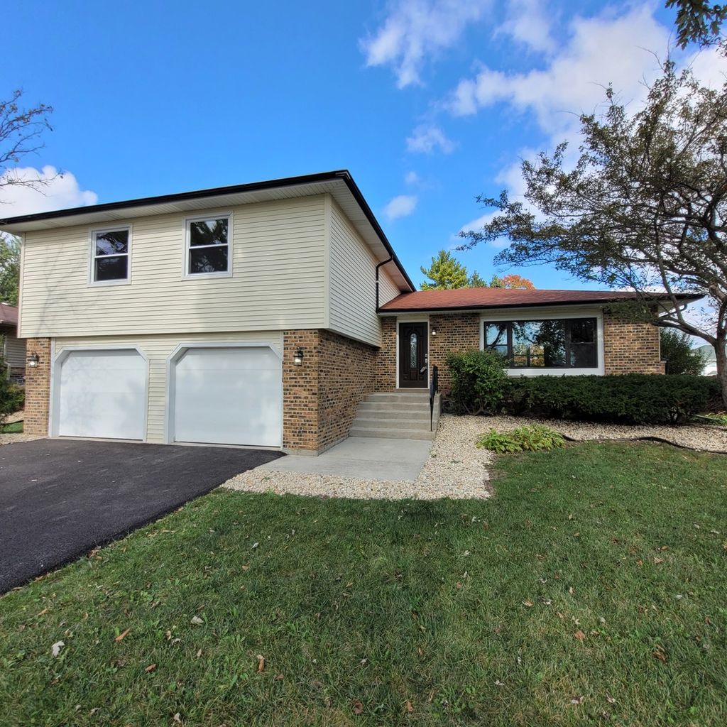Photo for 22119 Hillside Drive, Richton Park, IL 60471 (MLS # 12477155)