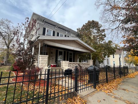 Tiny photo for 1002 N Roosevelt Avenue, Bloomington, IL 61701 (MLS # 12485107)