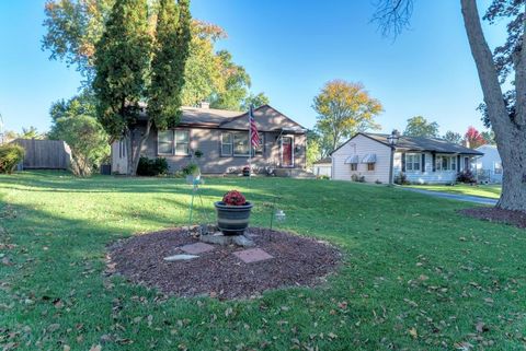 Tiny photo for 140 W Sunset Avenue, Lombard, IL 60148 (MLS # 12503379)