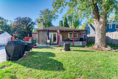 Tiny photo for 140 W Sunset Avenue, Lombard, IL 60148 (MLS # 12503379)