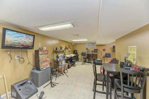 Tiny photo for 140 W Sunset Avenue, Lombard, IL 60148 (MLS # 12503379)