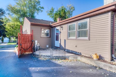 Tiny photo for 140 W Sunset Avenue, Lombard, IL 60148 (MLS # 12503379)