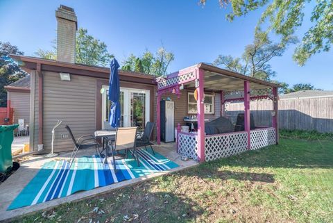 Tiny photo for 140 W Sunset Avenue, Lombard, IL 60148 (MLS # 12503379)