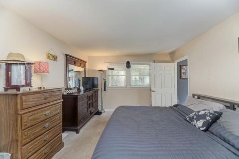 Tiny photo for 140 W Sunset Avenue, Lombard, IL 60148 (MLS # 12503379)