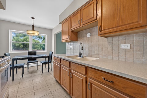 Tiny photo for 415 S MAPLE Avenue #503, Oak Park, IL 60302 (MLS # 12698675)