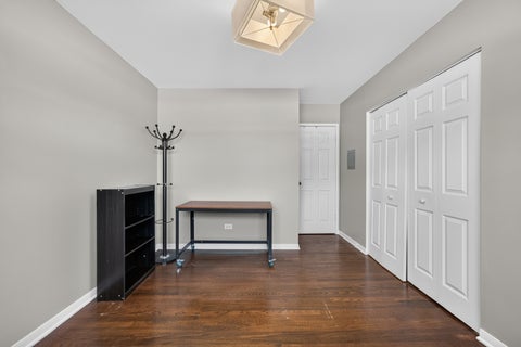 Tiny photo for 415 S MAPLE Avenue #503, Oak Park, IL 60302 (MLS # 12698675)
