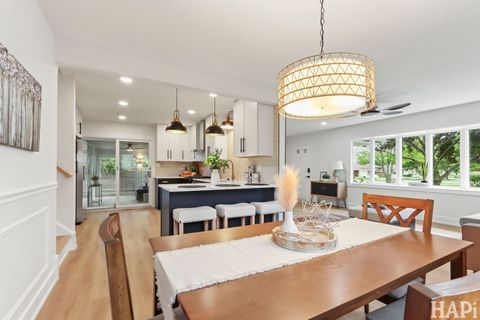 Tiny photo for 1942 Trail Ridge Street, Arlington Heights, IL 60004 (MLS # 12554287)