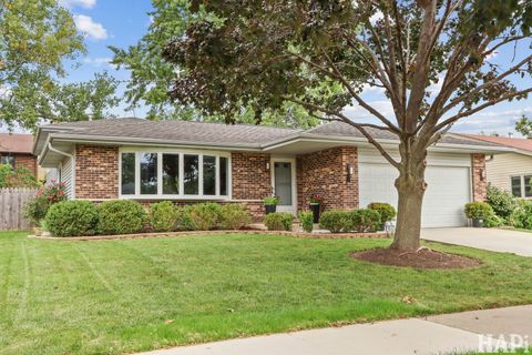 Tiny photo for 1942 Trail Ridge Street, Arlington Heights, IL 60004 (MLS # 12554287)