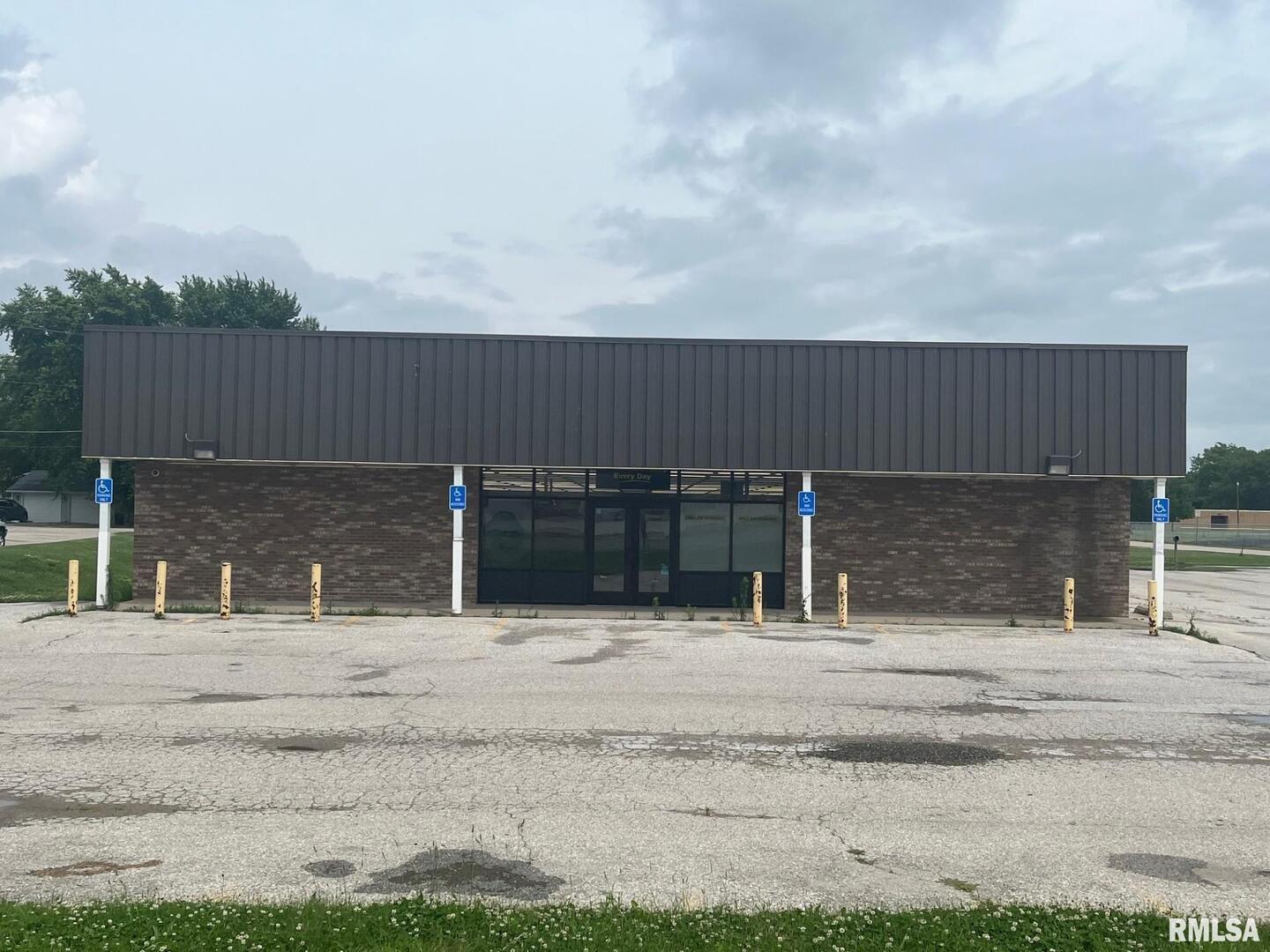 702 N Highway 61