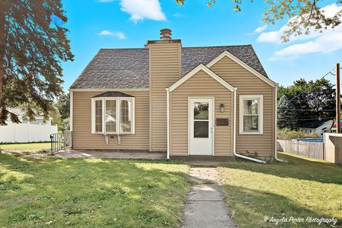 Photo of 3709 Grand Avenue W, McHenry, IL 60050 (MLS # 12492244)