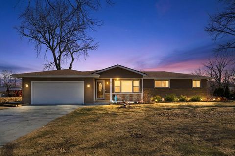 Photo of 900 Barber Lane, Joliet, IL 60435 (MLS # 12585144)