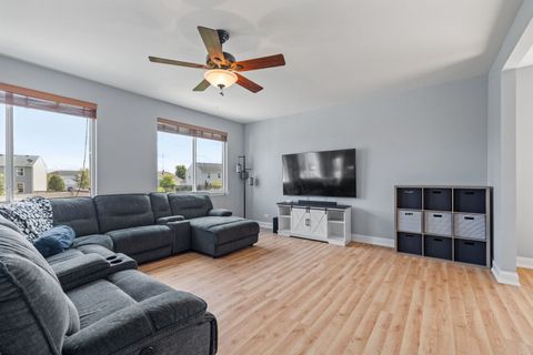 Tiny photo for 2332 Winterthur Green, Yorkville, IL 60560 (MLS # 12442131)