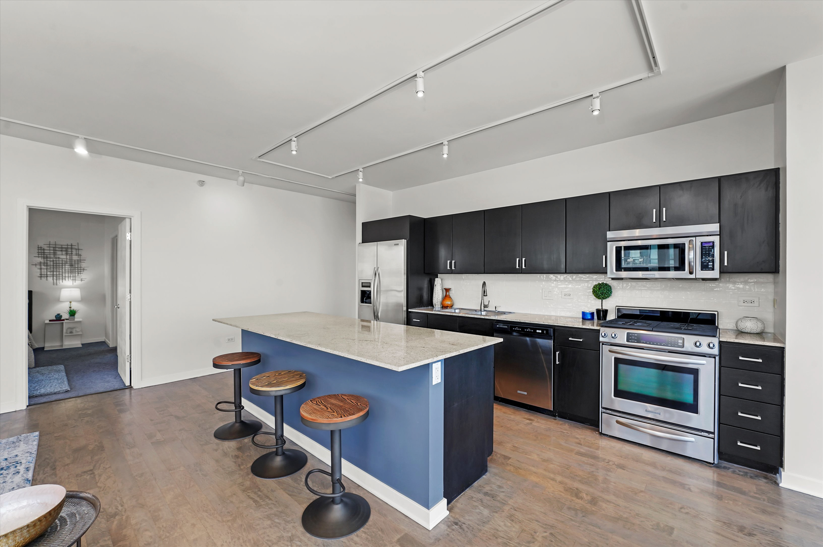 860 W Blackhawk Street 2106