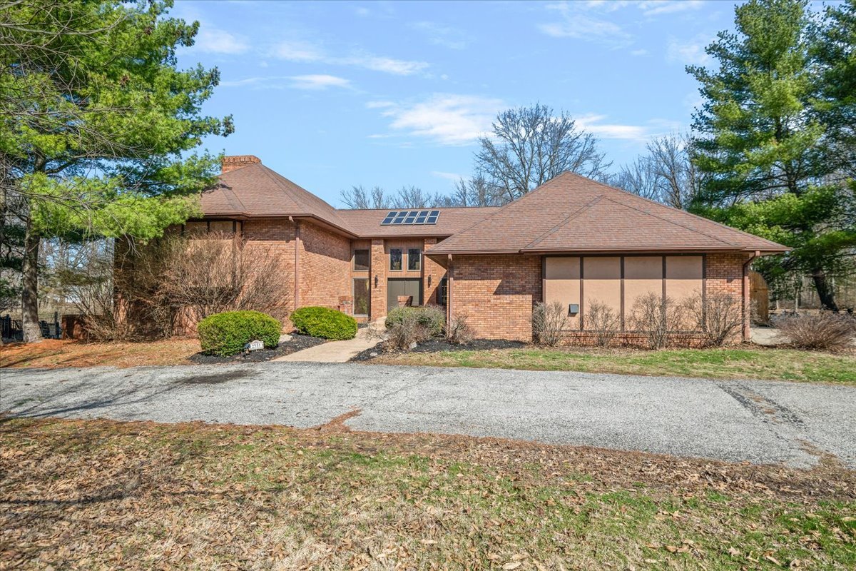 2551 E Lake Shore Drive