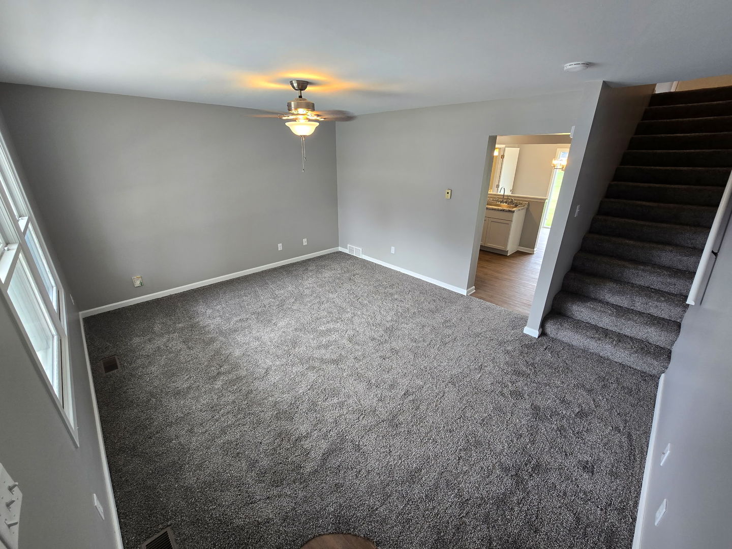 1463 Moluf Street