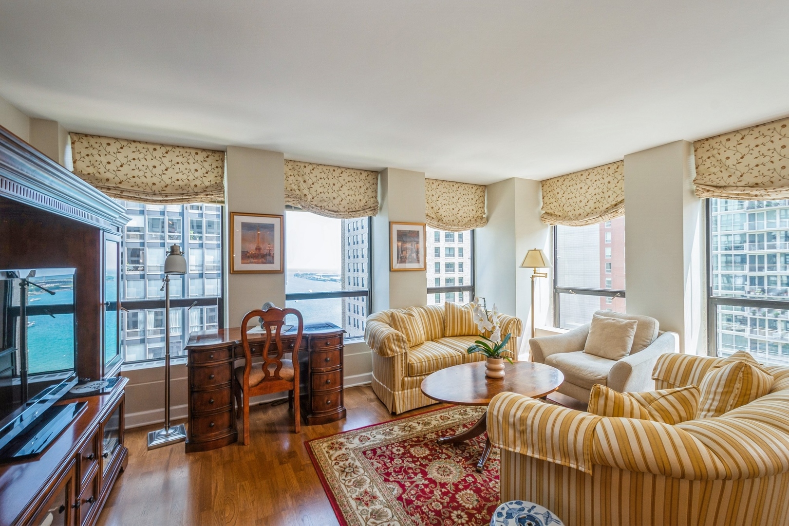 260 E Chestnut Street 1612